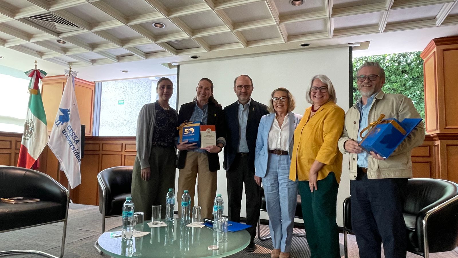 Presentan en CESSA Universidad libro sobre gastronomía mexicana y recetarios antiguos