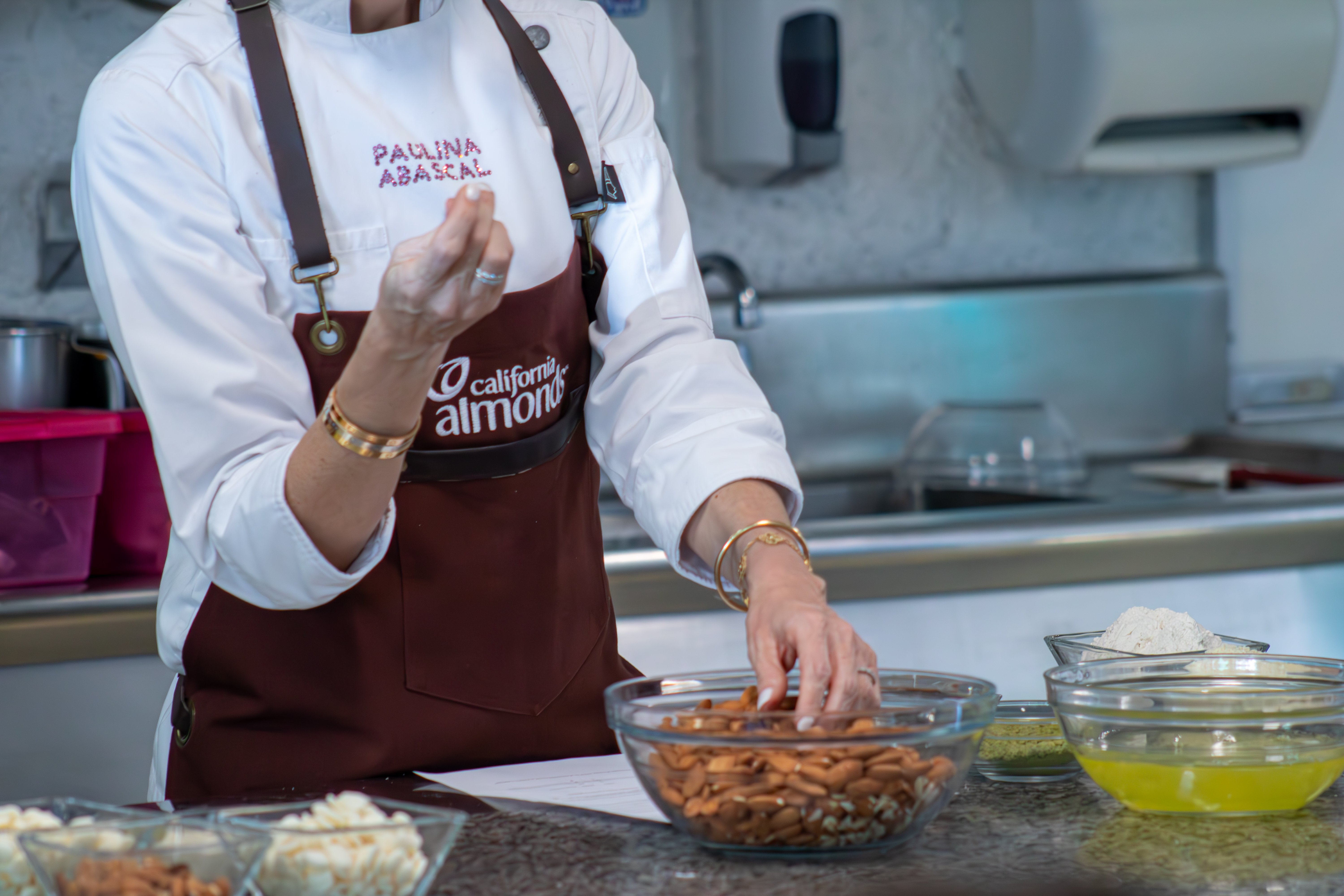 Paulina Abascal en CESSA Universidad: Masterclass de postres con almendras